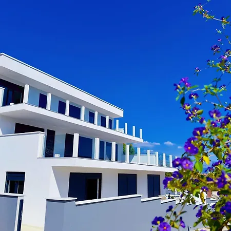 Libero Villa *