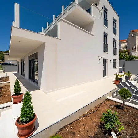 Libero Villa *
