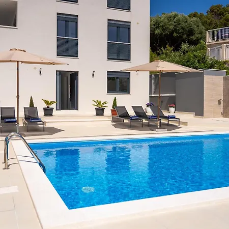 Libero Villa Sumartin