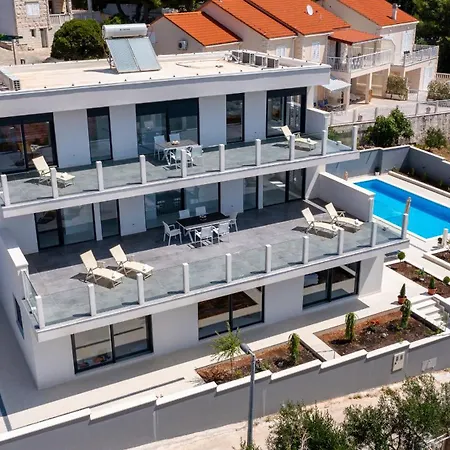 Libero Villa *