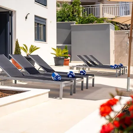 Libero Villa Sumartin